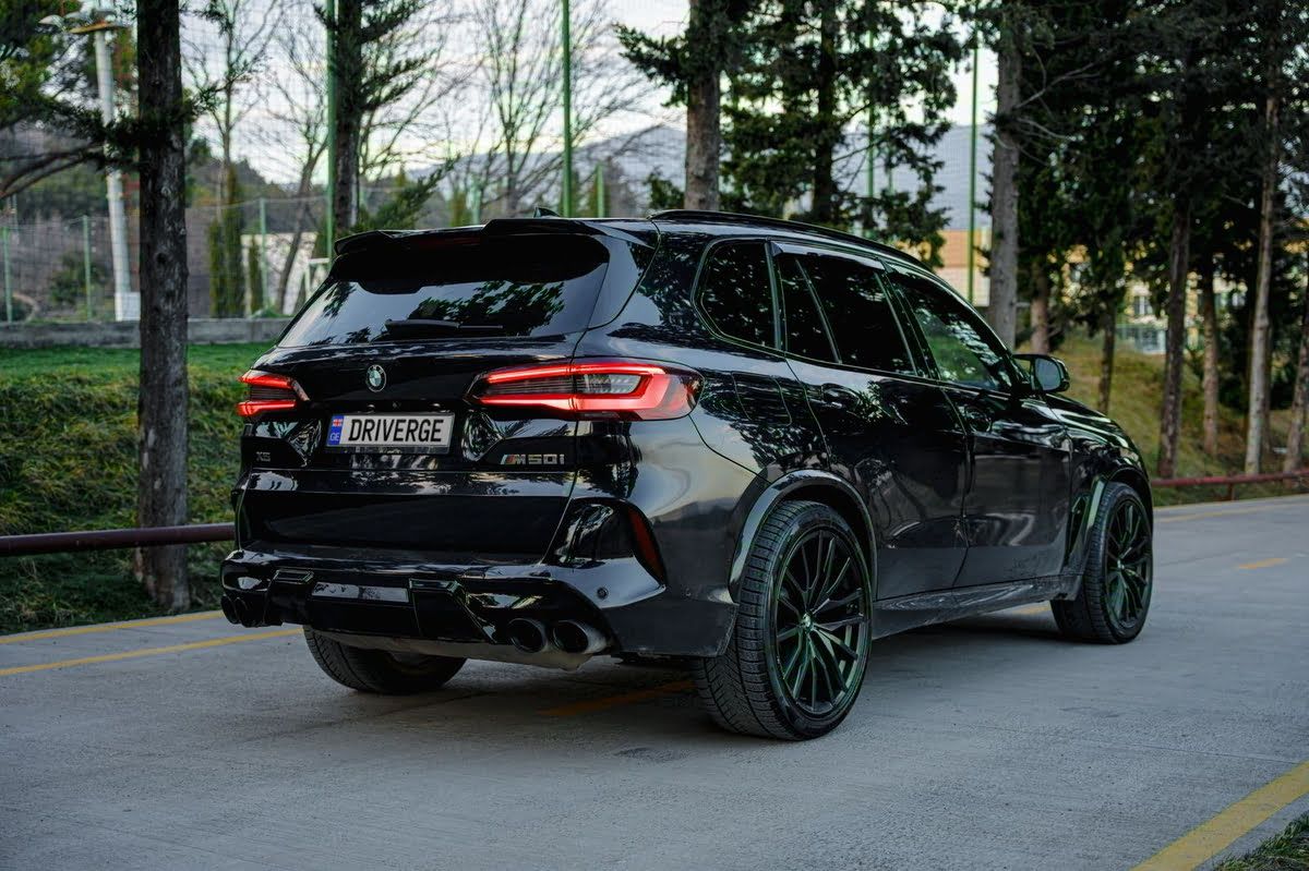 BMW X5 M50i