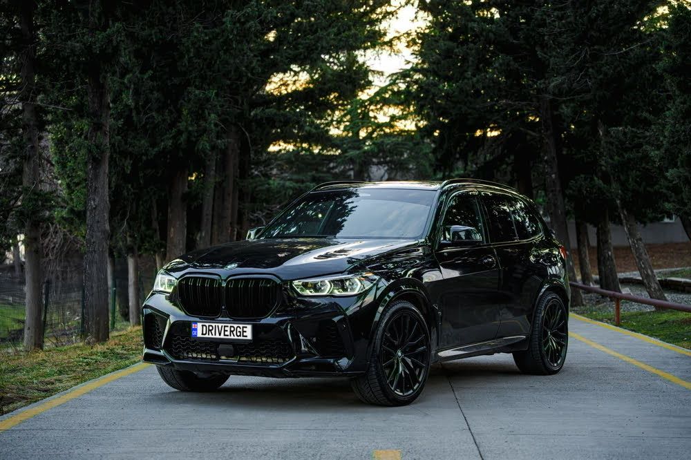 BMW X5 M50i