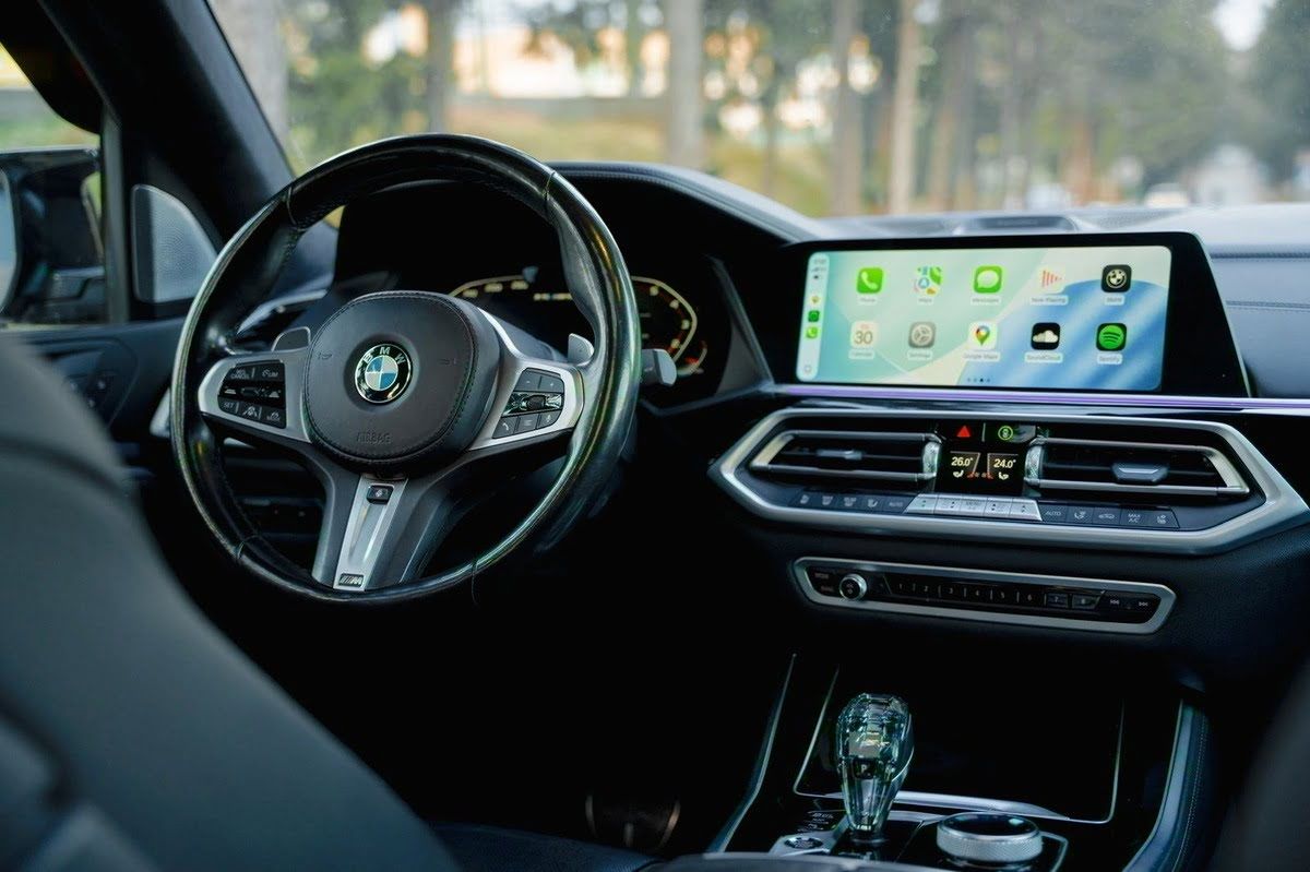 BMW X5 M50i