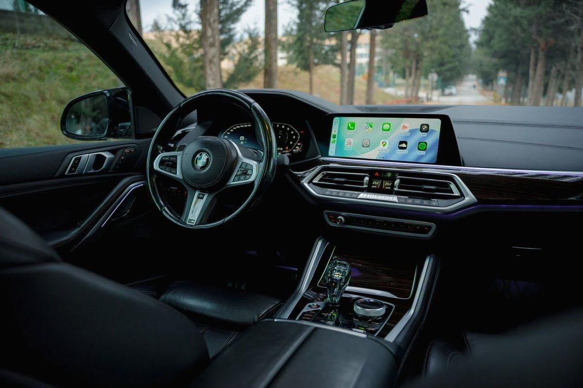 BMW X5 M50i