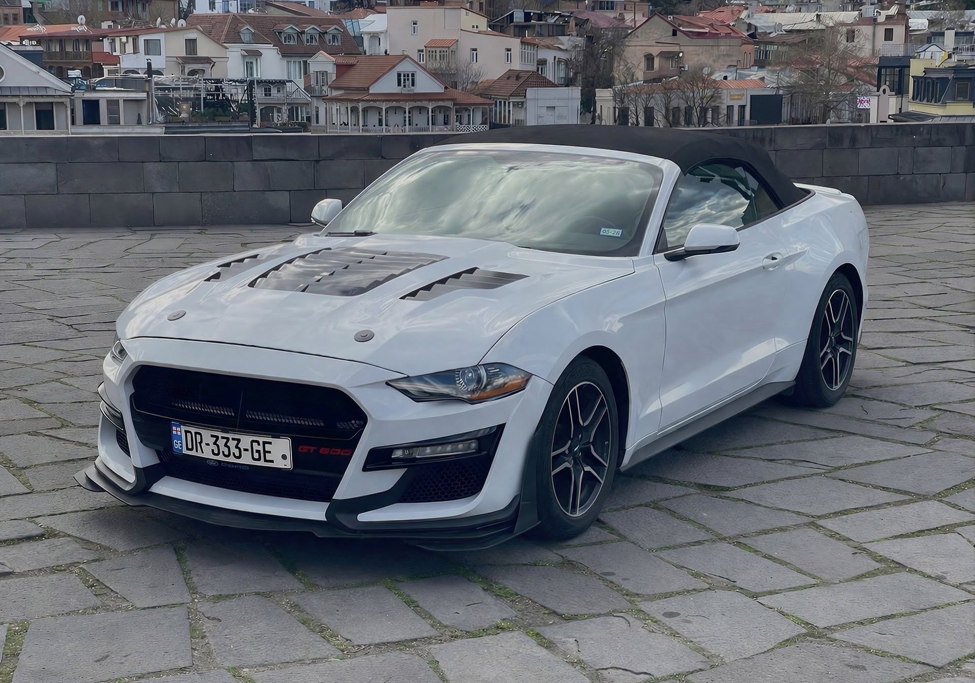 Ford Mustang cab.
