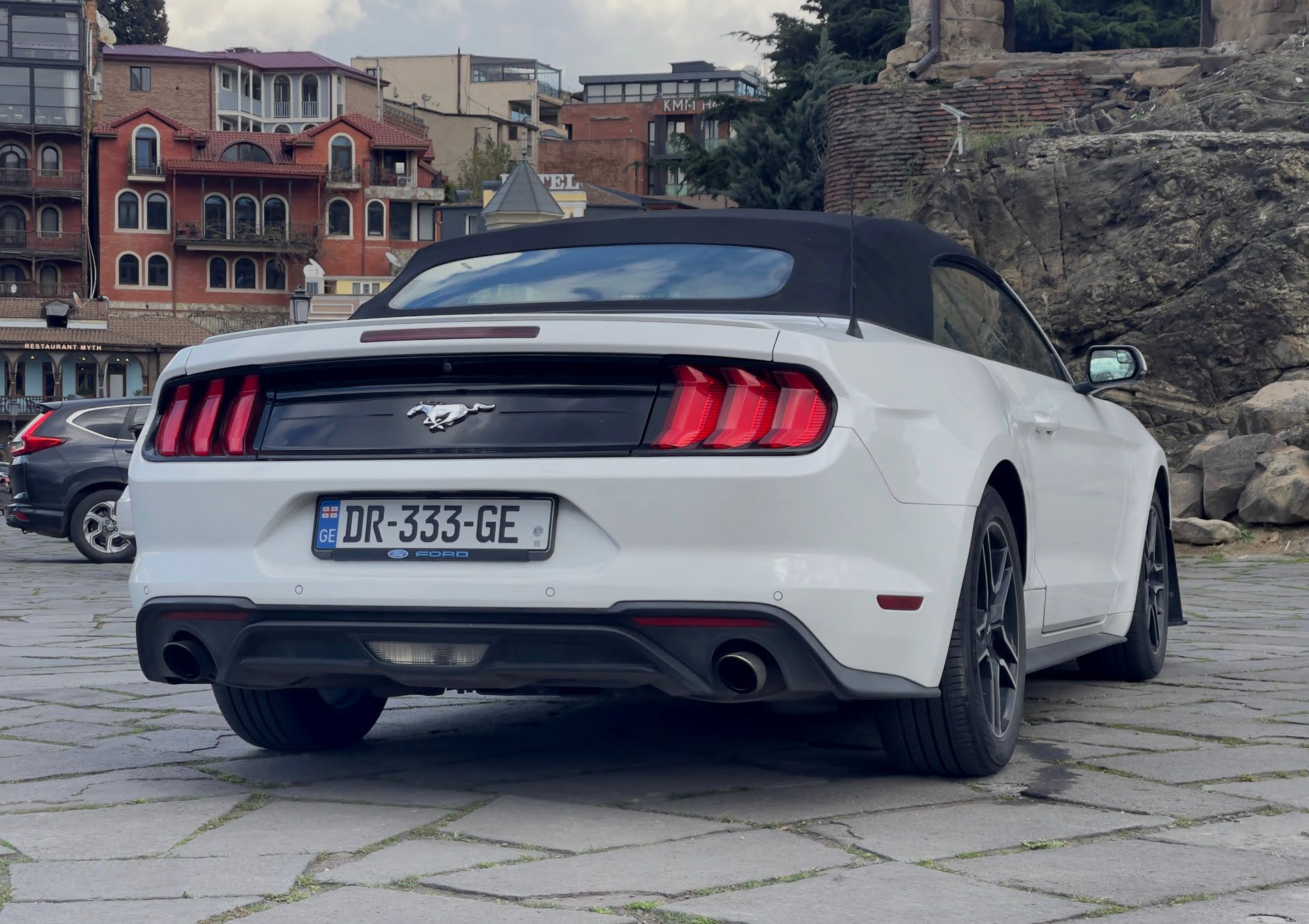 Ford Mustang cab.