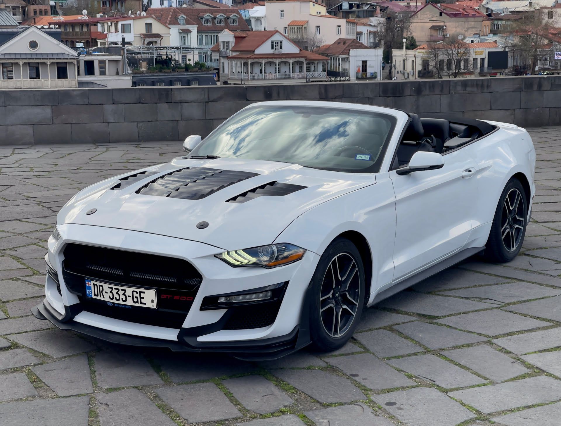 Ford Mustang cab.