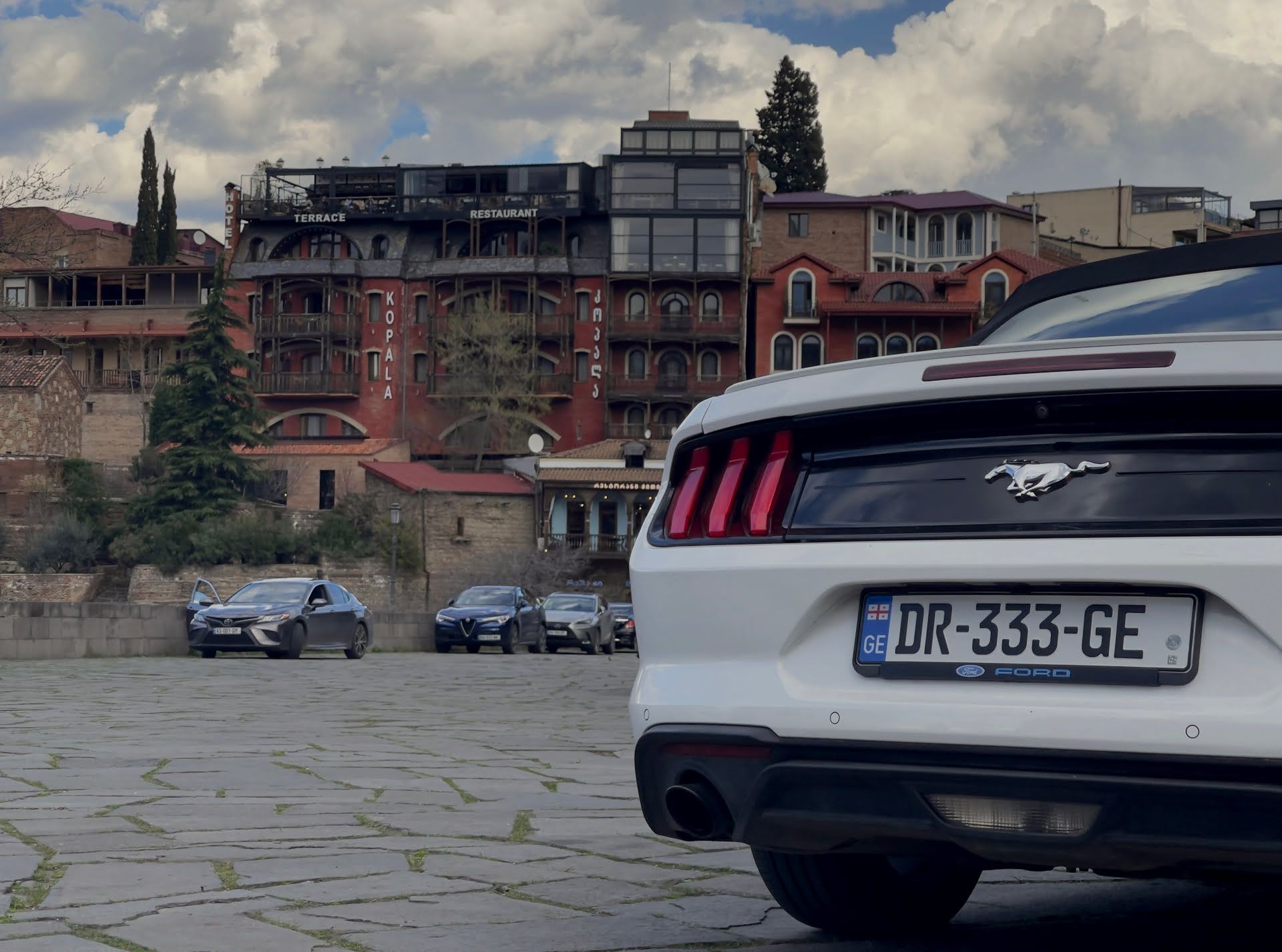 Ford Mustang cab.